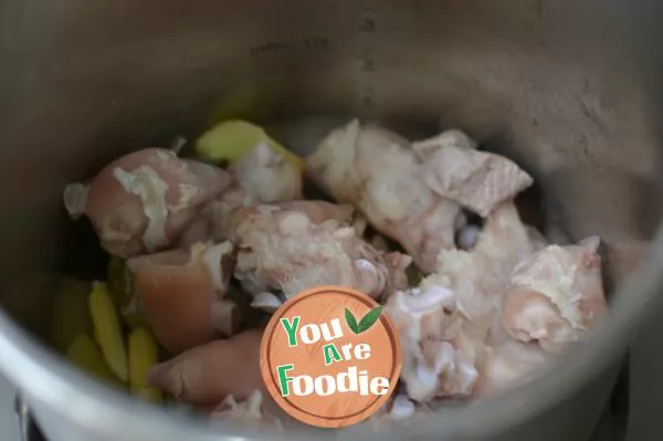 Stick some fat when it's cold [braised pig feet] (pressure cooker version)