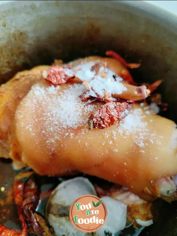 Braised pork leg in pressure cooker