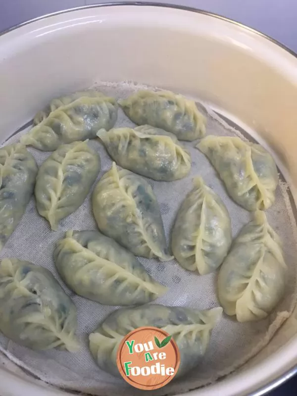 Steamed-dumplings-with-hot-noodles