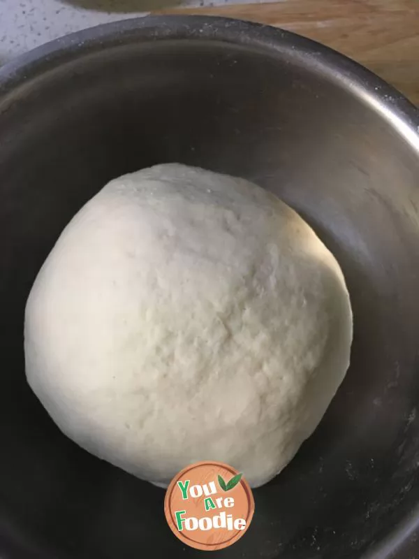 Steamed dumplings with hot noodles