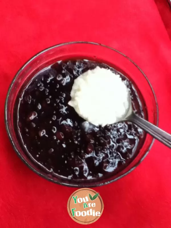 Black rice and red bean wine porridge