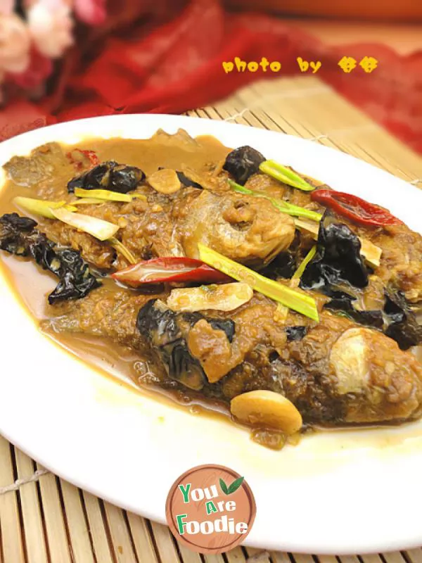 Braised crucian carp with agaric