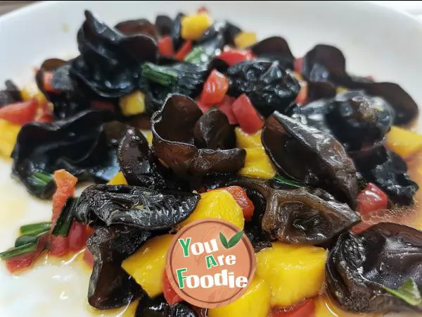 Stir fried black fungus, red pepper and mango