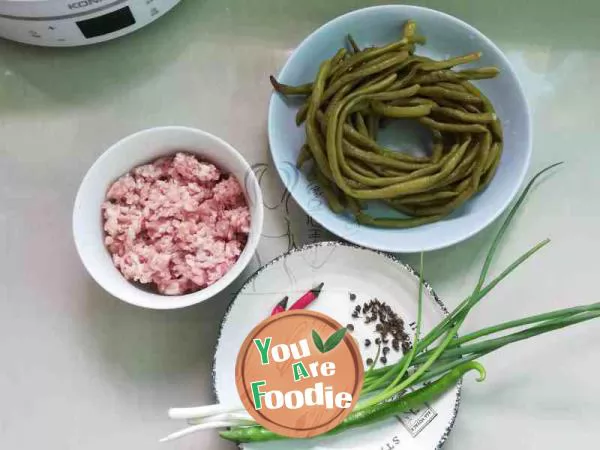 Fried minced meat with sour beans