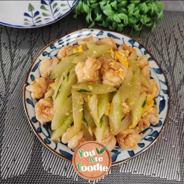 Fried-shrimps-with-cucumber-and-eggs