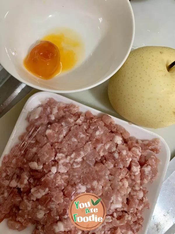 Steamed Pork Cake with Salted Egg and Pear Juice