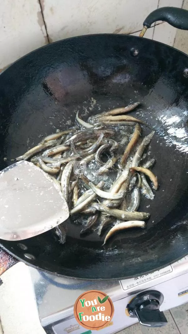 Fried loach with Chinese onion