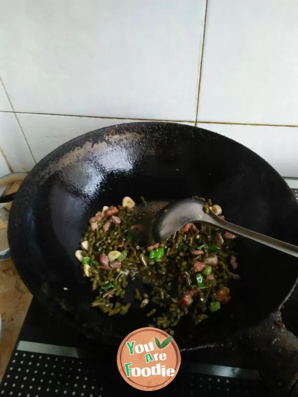 Stir fried minced meat with pickles