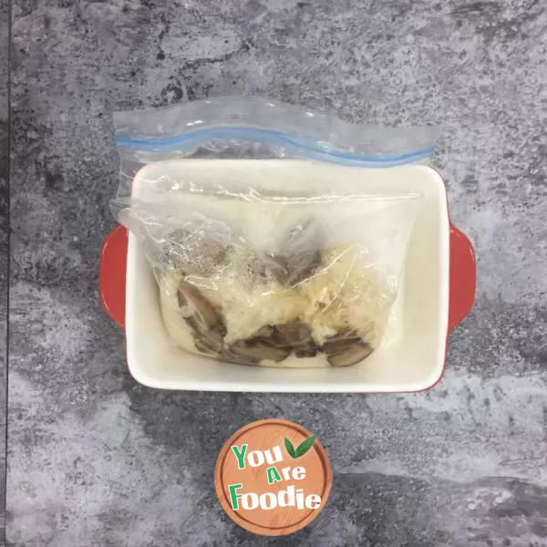 Steamed rice with soy sauce and meat in fresh-keeping bag