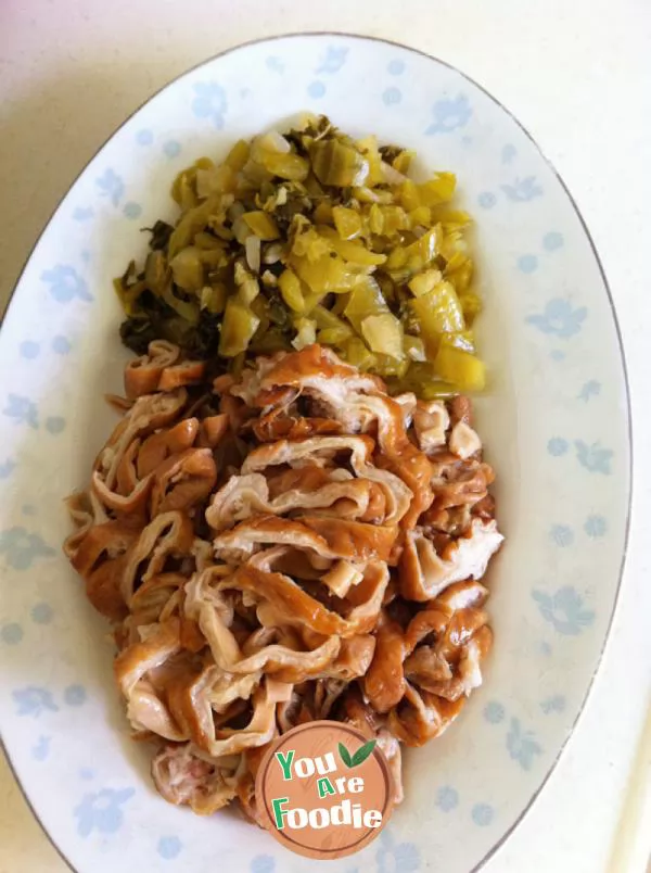 Sauted large intestine with preserved vegetables