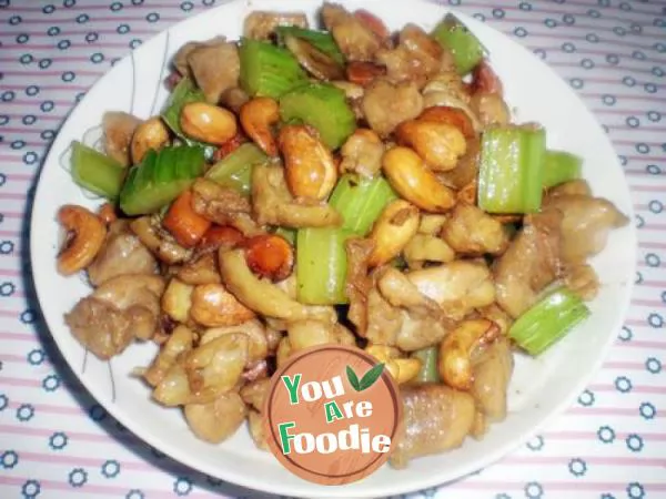 Sauteed Diced Chicken and Cashew Nuts