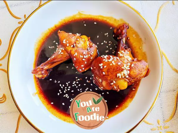 Braised chicken wing root in brown sauce