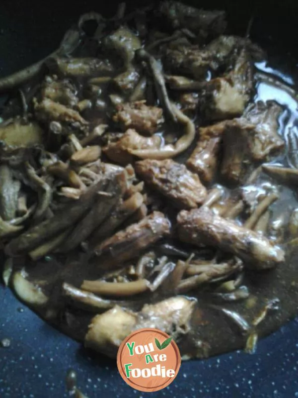 Stewed chicken neck with frozen mushroom sauce