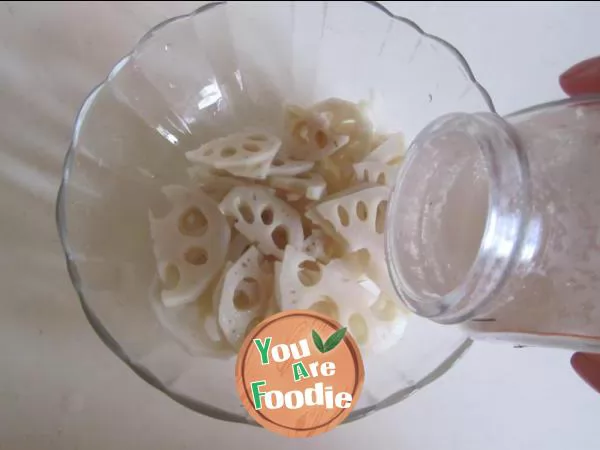 Lotus root slices with sea rice and scallion oil