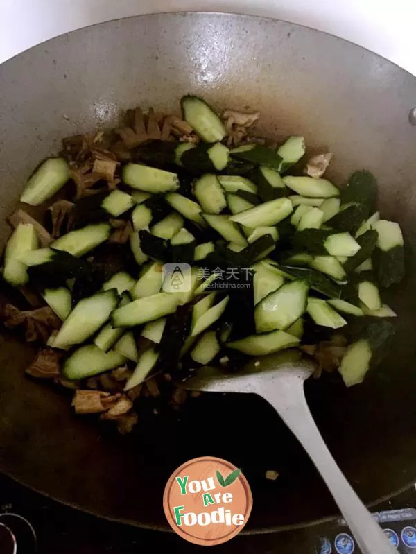 Fried cucumber with duck kidney