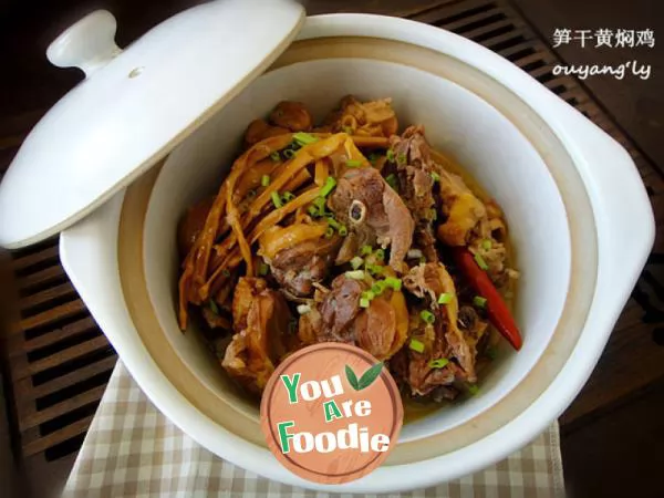 Braised-chicken-with-dried-bamboo-shoots