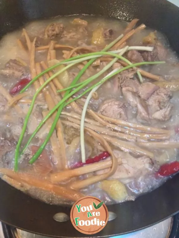 Braised chicken with dried bamboo shoots