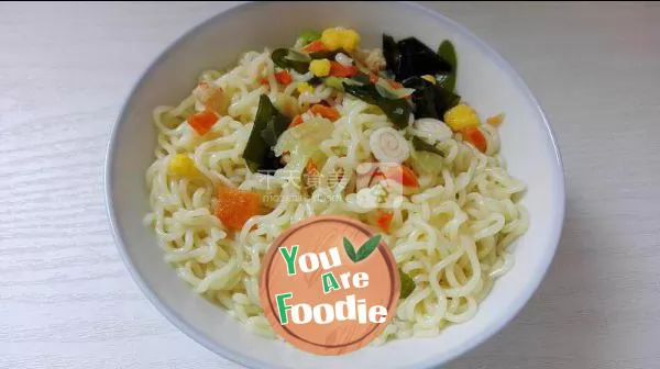 Steamed noodles with eggplant and shrimp with minced garlic