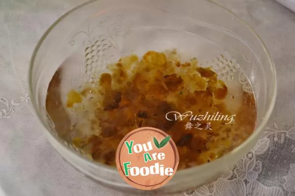 [peach glue and tremella soup]