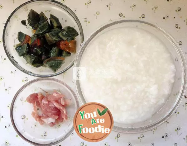 Preserved egg and lean meat porridge simple version