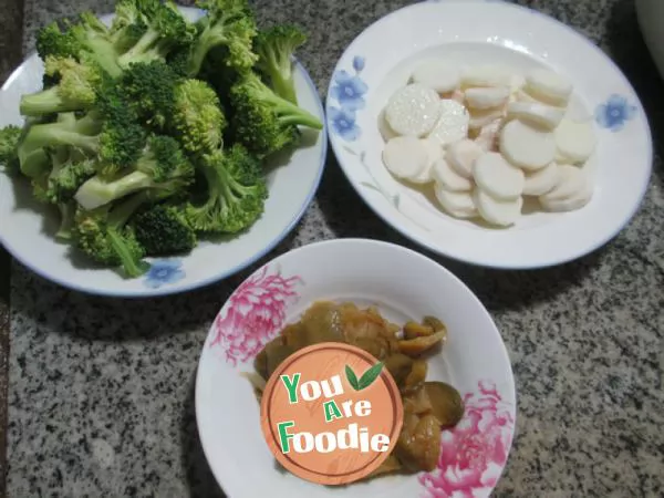 Stir fried broccoli with sliced mustard and yam