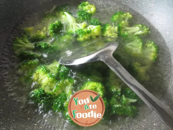 Stir fried broccoli with sliced mustard and yam