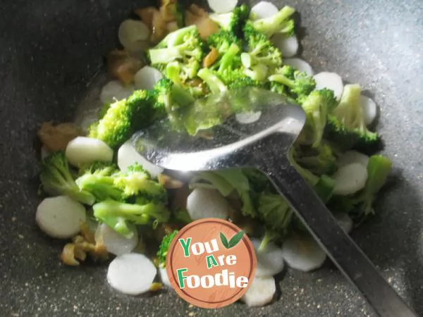 Stir fried broccoli with sliced mustard and yam