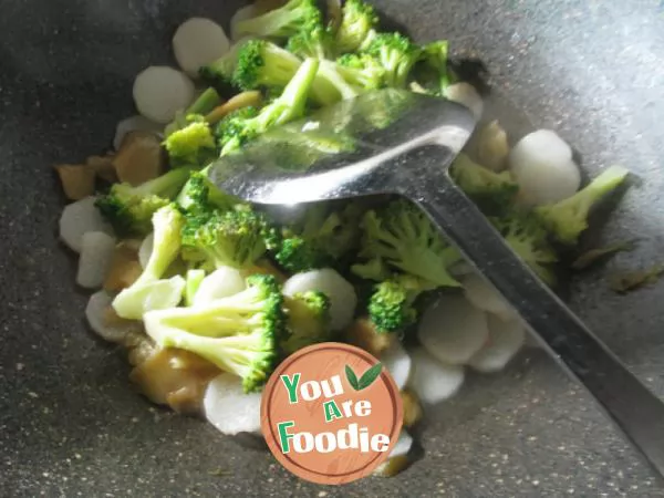 Stir fried broccoli with sliced mustard and yam