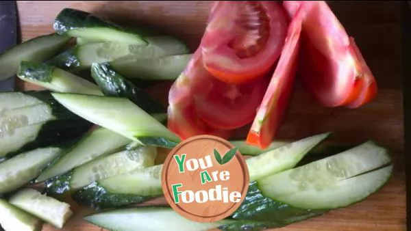 Fried meat with tomato and cucumber