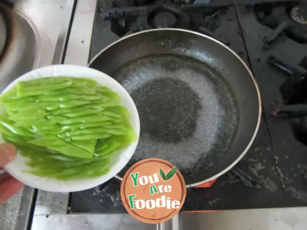 Fried beef with bitter gourd