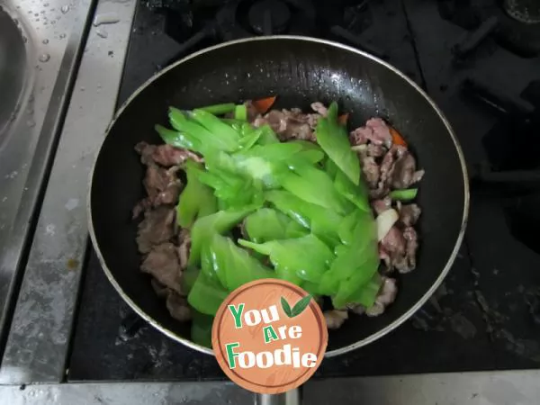 Fried beef with bitter gourd