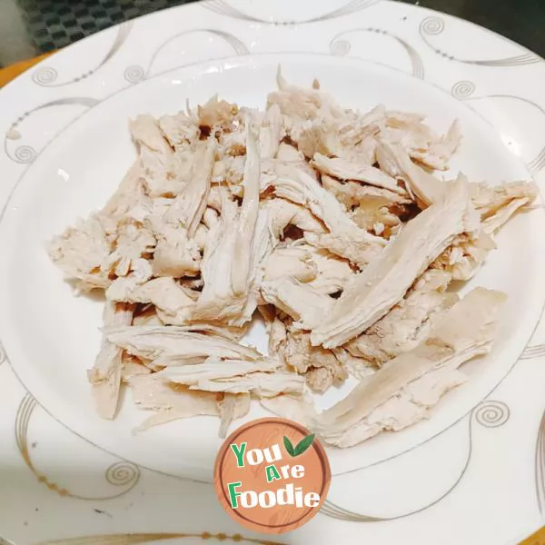 Shredded chicken in cold sauce