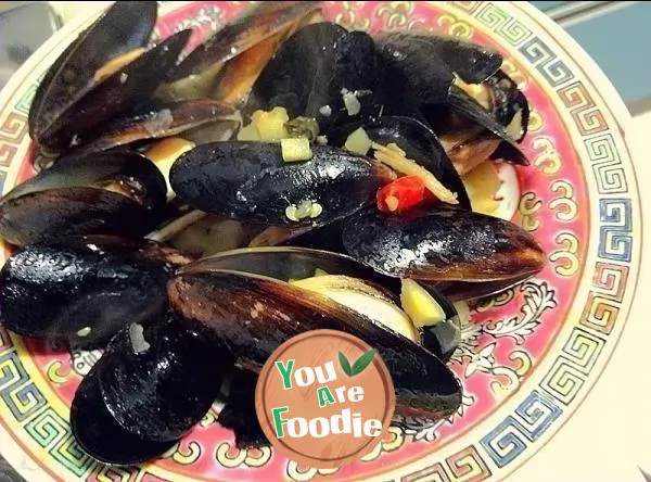 Mussel with pickled pepper