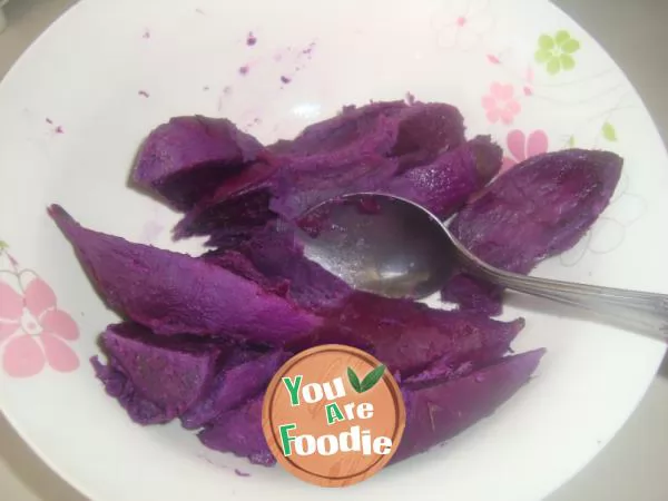 Yogurt purple potato paste