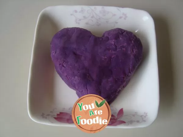 Yogurt purple potato paste