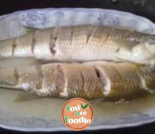 Steamed Yangtze River larvae