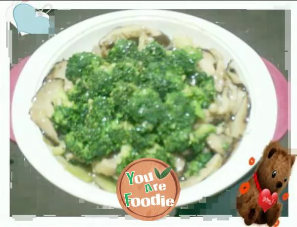 Fried broccoli with mushrooms