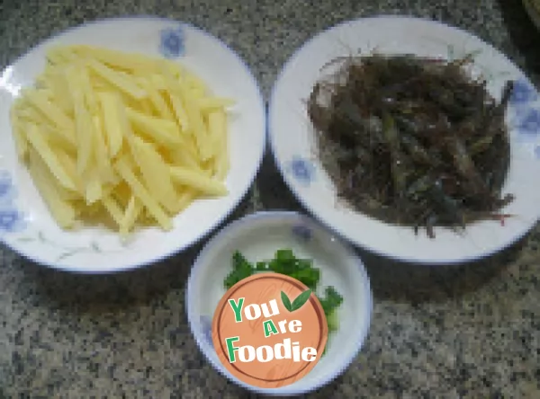 Braised shrimp and potato chips with soy sauce