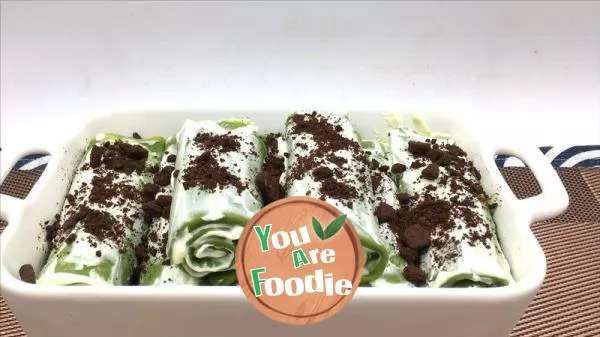 Matcha-bursting-cream-roll,-combining-freshness-and-sweetness,-with-a-silky-texture-that-unlocks-sweetness