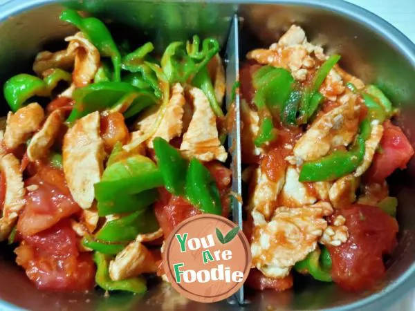 Sliced chicken with tomato