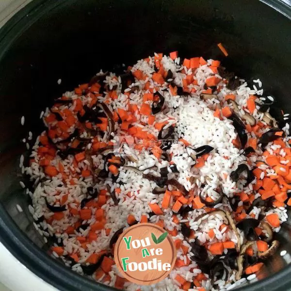 Rice with spare ribs in rice cooker