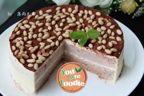 Delicious new combination - pine nut cocoa Mousse