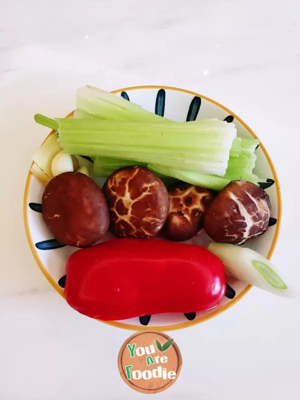 Refreshing and delicious celery stir fried mushrooms