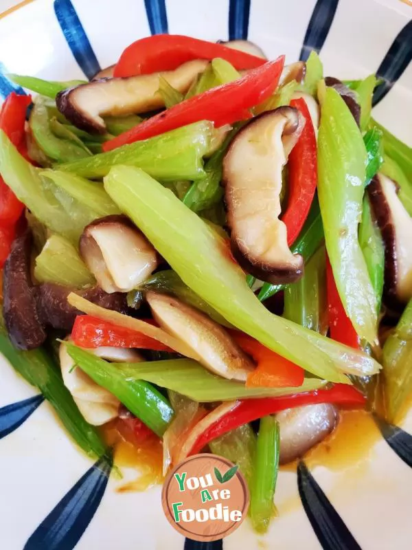 Refreshing and delicious celery stir fried mushrooms