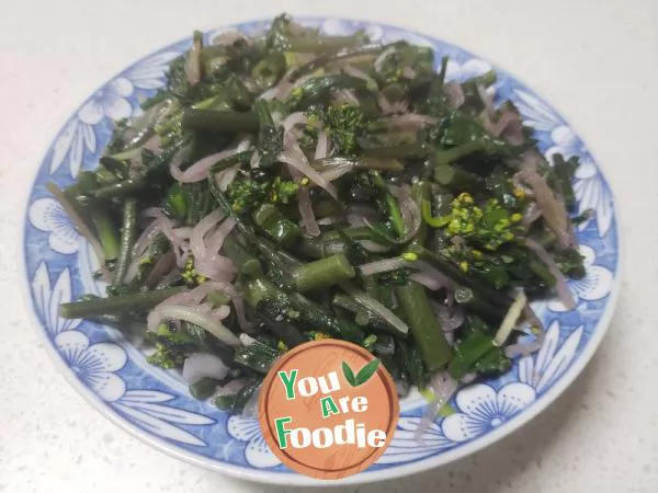 Stir fried white radish shreds with red vegetable moss