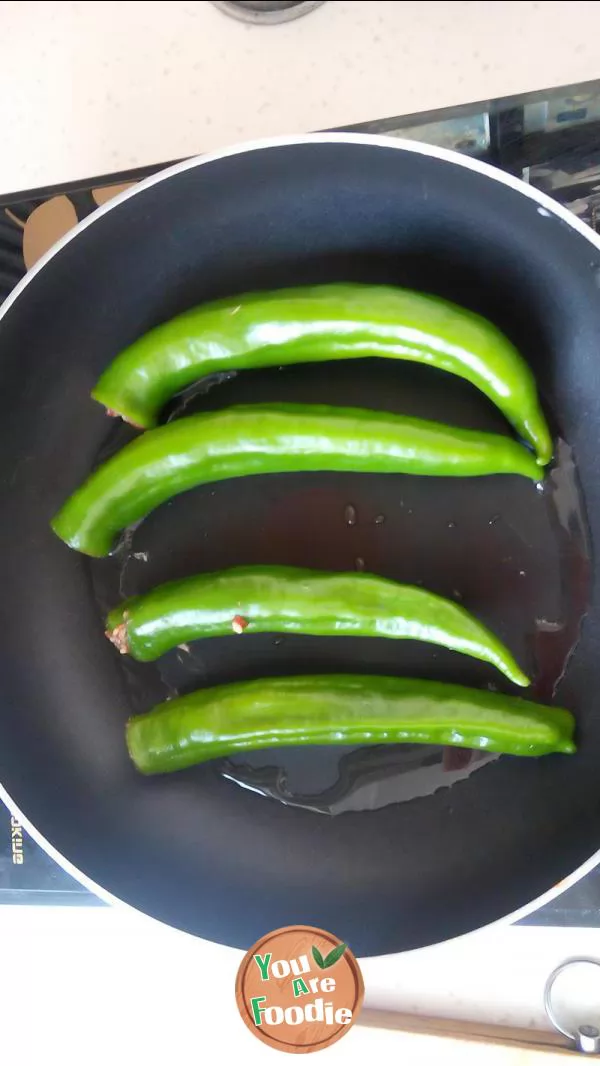 Stuffed pork with tiger skin and green pepper