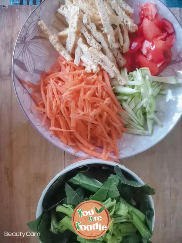 Multicolored braised noodles