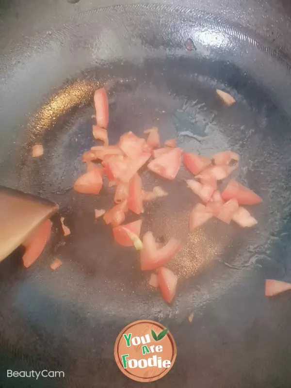 Multicolored braised noodles