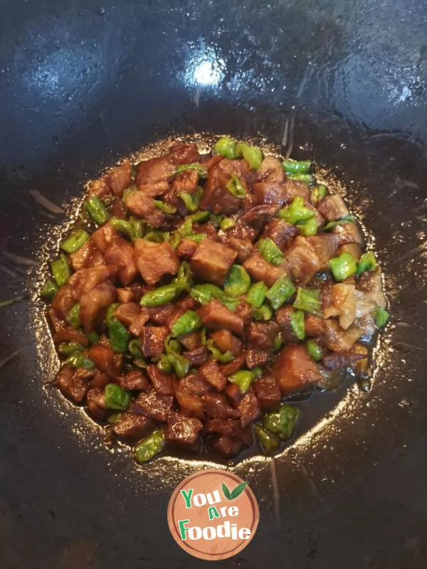 Stir fried diced eggplant with chilli