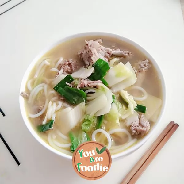 Boiled-rice-noodles-in-pigeon-soup